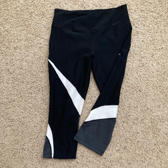 Nike Dri-fit cropped workout pants - Picture 2 of 8